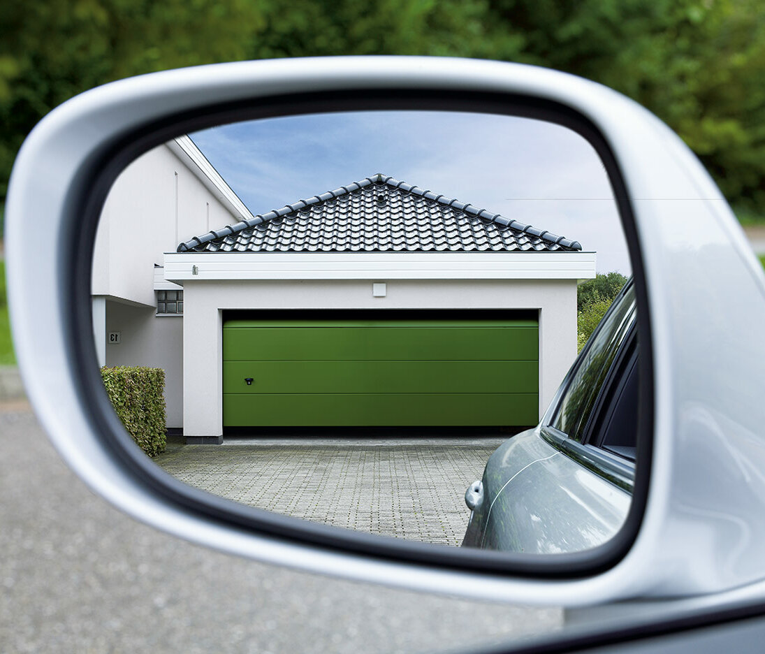 Garagen-Sektionaltor Garagen-Sektionaltor in moosgrün